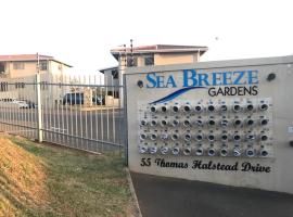 Seabreeze Modern Apartment sleeps up to 4 people，位于德班的酒店