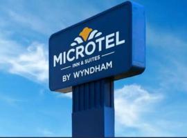 Microtel Inn & Suites by Wyndham Woodland Park，位于伍德兰帕克的酒店