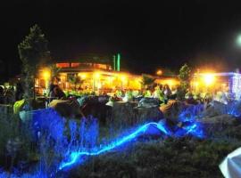 flamingo otel beach club，位于伊兹密尔的酒店