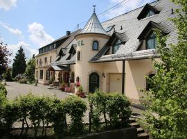 Landhotel Villa Moritz garni，位于Oberahr的旅馆