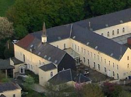 Au Couvent Des Collines，位于Ellezelles的酒店
