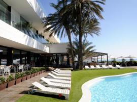 Playa Grande by Tropical - Adults Only，位于加瓦巴塞罗那埃尔普拉特机场 - BCN附近的酒店