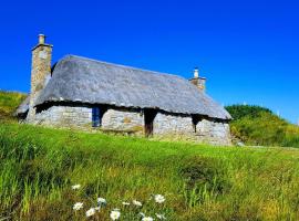 Tigh Lachie at Mary's Thatched Cottages, Elgol, Isle of Skye，位于Elgol的度假屋
