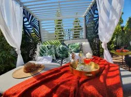 4 BEDROOM GARDENS ESCAPE - CHAMPAGNE STAYS Darwin with SPA