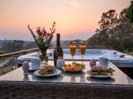 Blueberry Hills On Comleroy Farmstay - Self-Contained Cottages，位于Kurrajong的带按摩浴缸的酒店