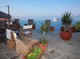 Studios Milos Skopelos-Where the Sea Meets the Sky，位于斯科派洛斯的酒店