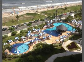 Apto Cond Ilhas do Caribe - Pr - Beira Mar，位于马蒂尼奥斯的酒店