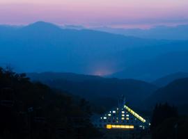 彩虹高原酒店，位于郡上市的酒店