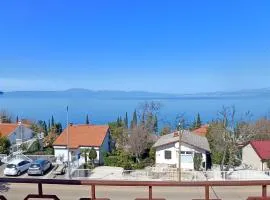 Apartments Karina by El-Pi Tours