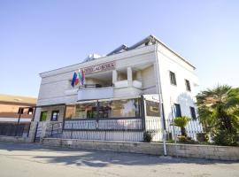 Hotel Aurora，位于蒂沃利泰尔梅的酒店