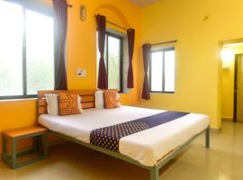 SPOT ON 63443 Aanand Resort，位于Gholvad的酒店
