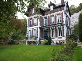 LA VILLA DES ROCHES，位于Canteleu的酒店