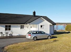 6 person holiday home in tomrefjord，位于Fiksdal的度假屋