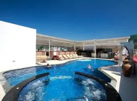 绝对班各拉套房酒店