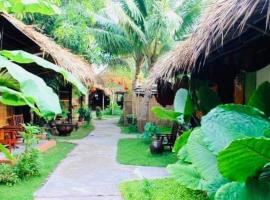 Under The Coconut Tree Hoi An Homestay，位于会安的度假短租房