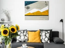 M&R Apartament Airport&Business Premium Komputerowa - underground garage - free WiFi - Netflix - self check-in - 5 min from Chopin Airport