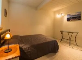 Private Room with Shared Bath