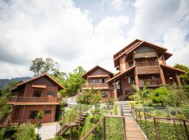Red House the Garden Stay in Bukit Tinggi by PLAY，位于彭亨的度假屋