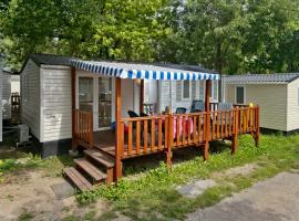 Albatross Mobile Homes on Camping Bella Italia，位于佩斯基耶拉德加达的豪华帐篷营地