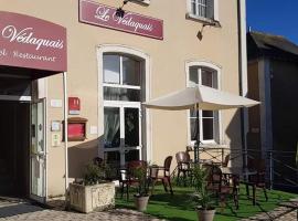 Logis Hotel Restaurant Le Vedaquais，位于Vaas的酒店