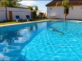 Chalet con piscina en Roche Viejo