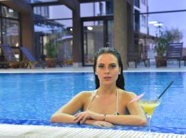 Royal Bansko - Half Board Plus & All Inclusive - Hot Pool & Jacuzzis，位于班斯科的酒店