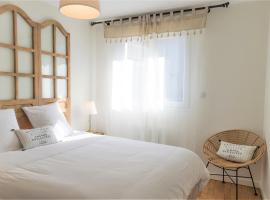 Guest house " Gîte L'ATELIER DU 6"- calme - jardin，位于图尔玛尔摩提尔修道院附近的酒店