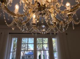 Luxurious Townhouse in the Heart of Champagne，位于埃佩尔奈的度假屋