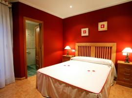 APARTAMENTOS HOTEL 77，位于Ayora的酒店