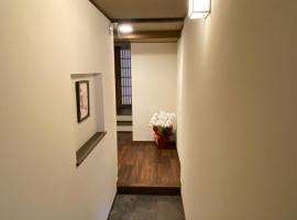 Private House HidaTakayama，位于高山的带按摩浴缸的酒店
