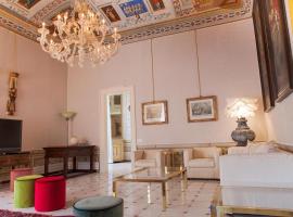 MarcheAmore - Stanze della Contessa, Luxury Flat with private courtyard，位于费尔莫的公寓
