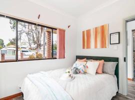 1 Private Double Room In Berala 1 minute away from Train Station - ROOM ONLY，位于Regents Park的酒店