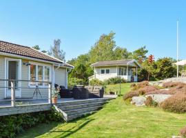 3 Bedroom Amazing Home In Höviksnäs，位于Höviksnäs的酒店