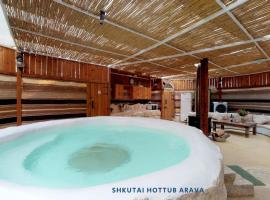 Shkutai Hottub Arava，位于Ẕofar的酒店