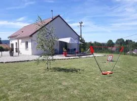 Entre Lacs Et Montagnes , Maison individuelle,lits préparés, parking et ménage inclus