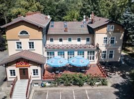 Dworek Brodowo Restauracja Hotel Przyjęcia，位于Brodowo的酒店
