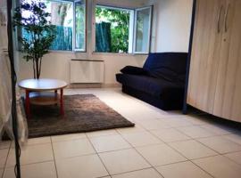Charmant Studio meublé 30 min Paris, 5 min Evry, proche Aéroport Orly，位于Ris-Orangis的酒店
