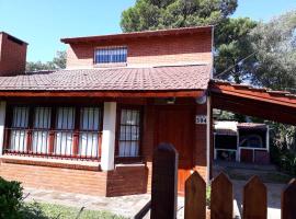 Chalet en Villa Gesell，位于格塞尔镇的酒店