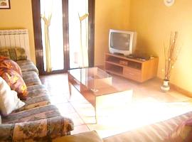 Apartment with 2 bedrooms in Sorripas with wonderful mountain view enclosed garden and WiFi，位于Sorripas的酒店