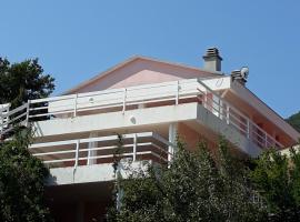 Apartments Jovanic with 2 bedrooms，位于苏托莫雷的酒店