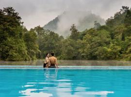 Home Phutoey River Kwai Hotspring & Nature Resort，位于塞友的酒店