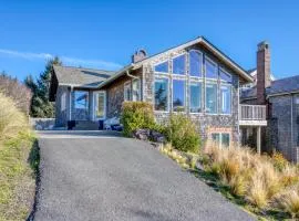 Chapman Point Cannon Beach Home with hot-tub