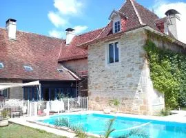 Gite de 6 à 14 pers avec Piscine-Jacuzzi- Salle des fêtes