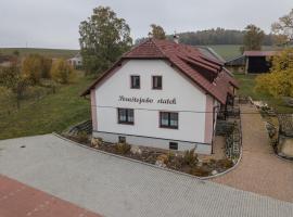 Pernštejnův statek，位于Dívčí Kopy的酒店