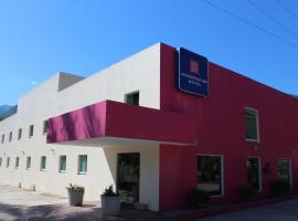 HI Huasteca Inn Hotel，位于Matlapa的酒店