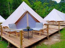Canopy Villa Glamping Park，位于Kampong Sum Sum的豪华帐篷营地