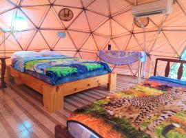 Nativa Whale Domes，位于洛佩斯港的豪华帐篷