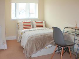 Beachfront Worthing Homestay Room，位于Worthing的酒店