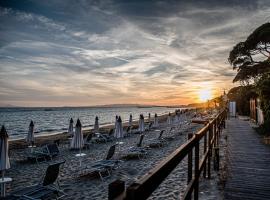 Golfo del Sole Holiday Resort，位于福洛尼卡的浪漫度假酒店