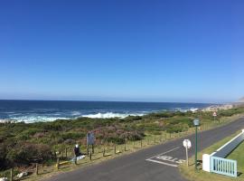 Bungalow by the sea near Cape Town，位于克莱因蒙德Kleinmond Golf Course附近的酒店